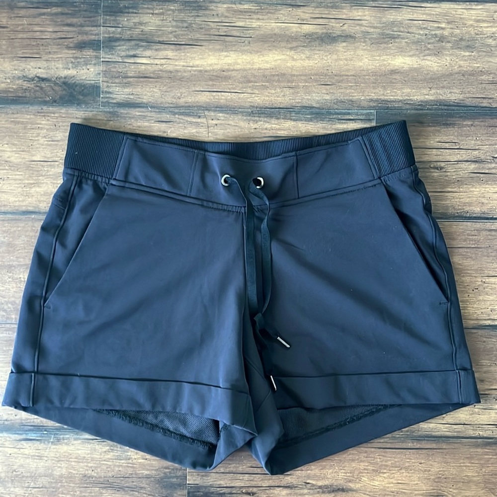 Athleta Balance 4” Shortie, size 6